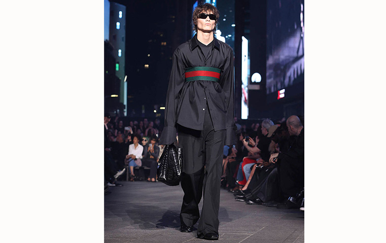 Gucci في تايمز سكوير… عندما تعود الموضة إلى الشارع
