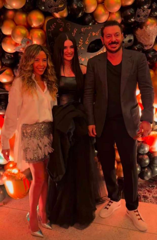 مصطفى شعبان يرزق بمولودته الأولى من هدى الناظر