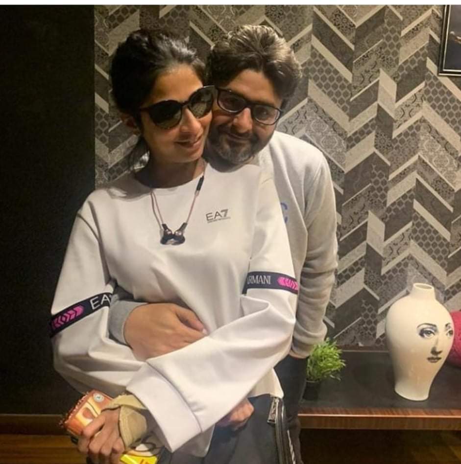 زوجة وليد منصور بعد أنباء ارتباطه بروبي: أنا إمرأة قوية تذكّر ذلك