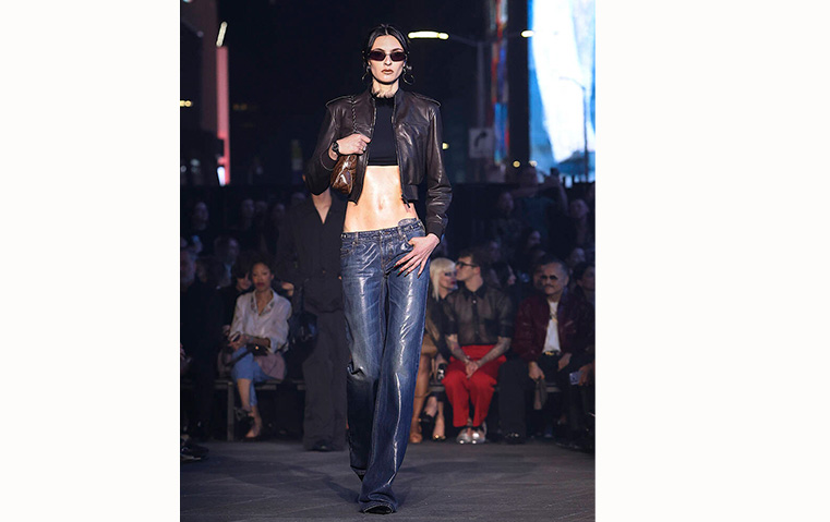 Gucci في تايمز سكوير… عندما تعود الموضة إلى الشارع