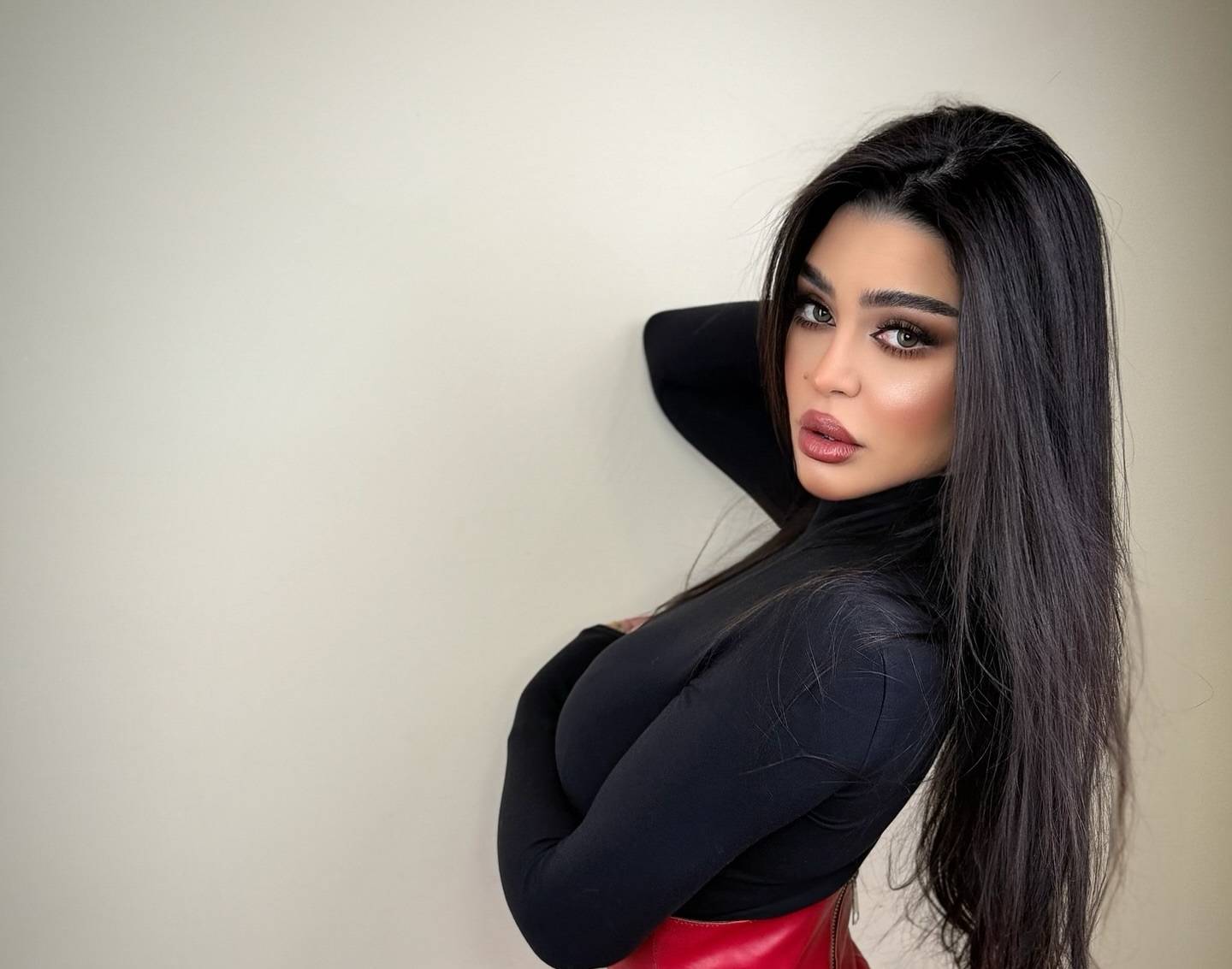 جليلة المغربية تحكي لأول مرة تفاصيل علاقتها بـ تامر حسني: ارتبطنا 10 سنوات