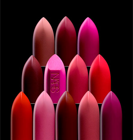 NARS تحتفل بعيدها الـ20 مع قلم أحمر شفاه Audacious