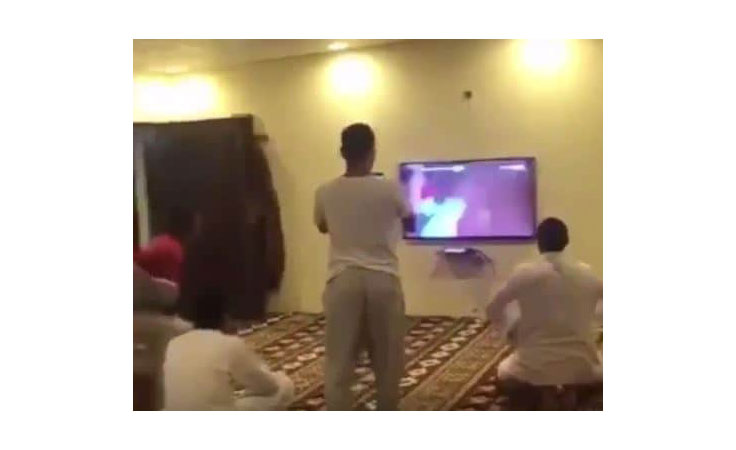 بالفيديو: فرحة عارمة لشباب سعوديين بتأهل منتخب مصر لكرة القدم لمونديال روسيا 2018