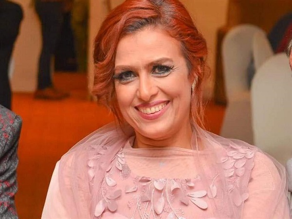 سيمون ترتدي الحجاب!