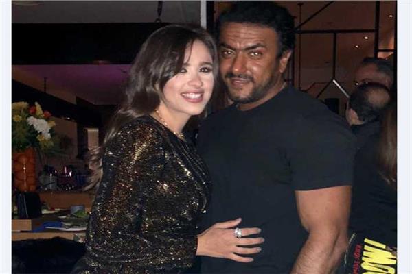 أول تعليق من أحمد العوضي بعد شفاء ياسمين عبد العزيز وعودتها إلى مصر