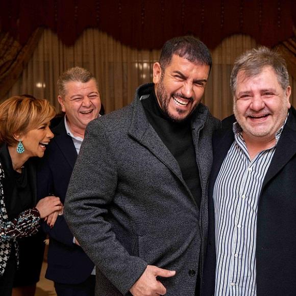 لقاء طليق أصالة وزوجها في حفل زفاف شام الذهبي حديث التواصل الاجتماعي