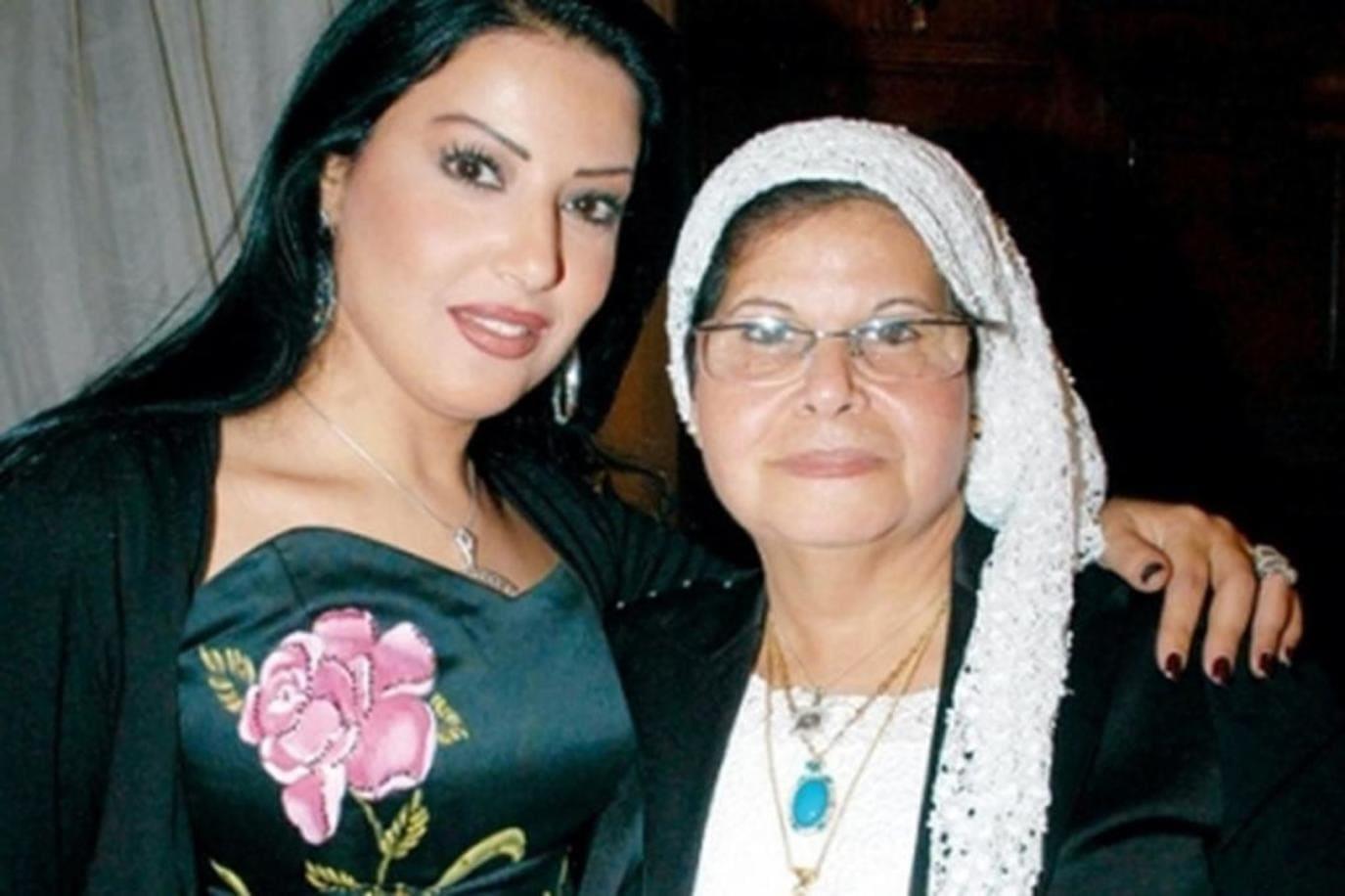 وفاة والدة سمية الخشاب والفنانة ترفض الإفصاح عن موعد ومكان الجنازة