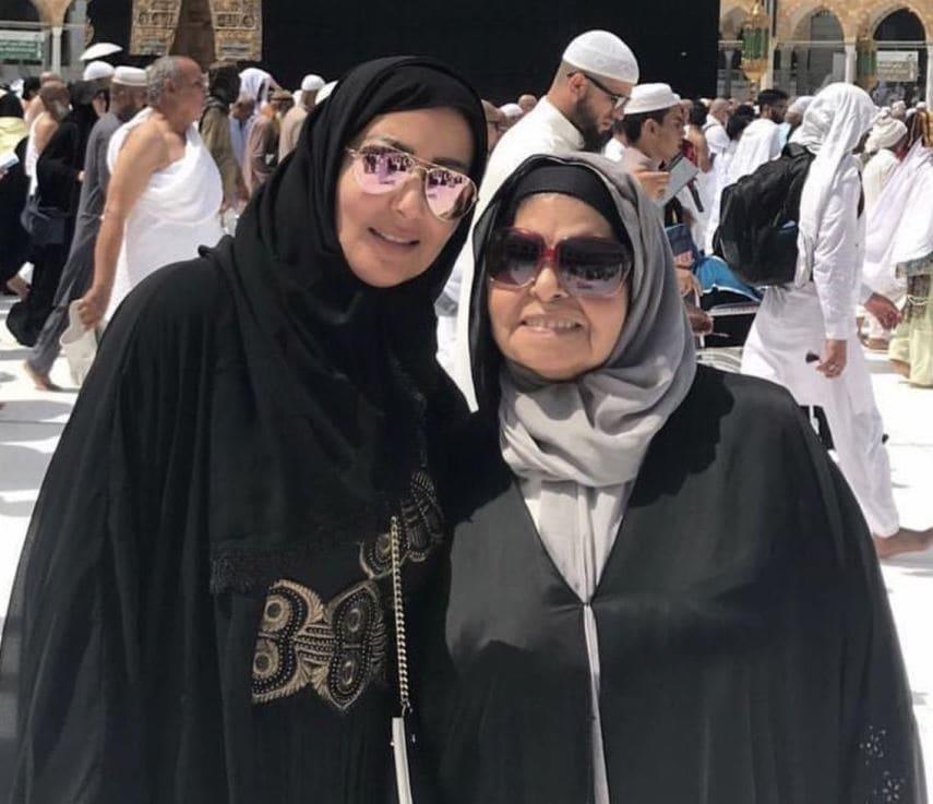 وفاة والدة سمية الخشاب والفنانة ترفض الإفصاح عن موعد ومكان الجنازة