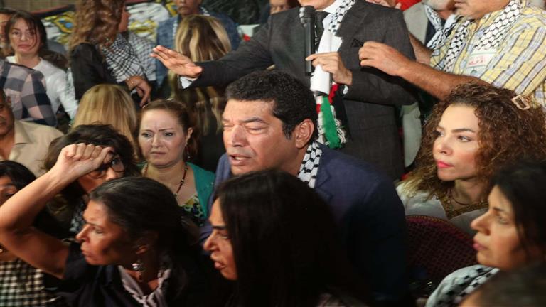 باسم سمرة ينفعل: افتحولنا الحدود هناكلهم ونموتهم