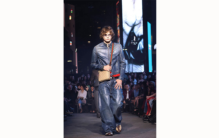 Gucci في تايمز سكوير… عندما تعود الموضة إلى الشارع