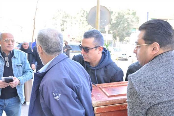 وفاة الفنان سعيد عبد الغني.. ولقطات مُؤثِّرة لنجله أمام الجثمان