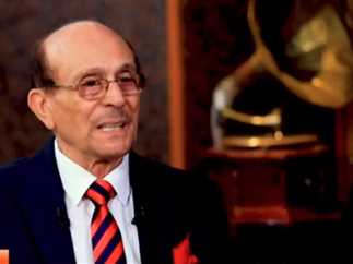 أشرف زكي يوضح حقيقة وفاة محمد صبحي