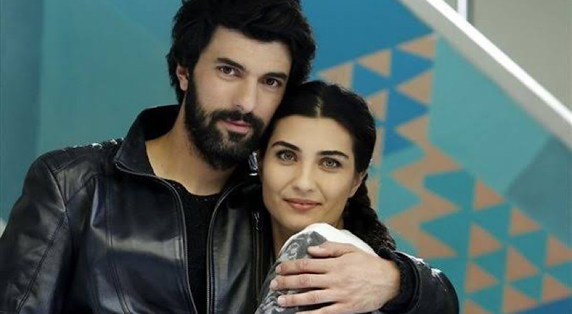 توبا بيوكستون تكشف حقيقة علاقتها العاطفية مع أنجين أكيوريك