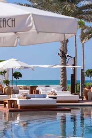 أهلاً بكم إلى عالم الاحتفالات والأوقات المشوقة في Nikki Beach