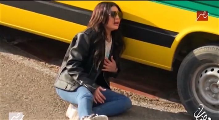 هيفاء وهبي تنهار بعد تسببها في وقوع حادث خطير لفريق عمل 