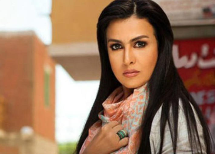 سيمون تعود للغناء بألبوم جديد