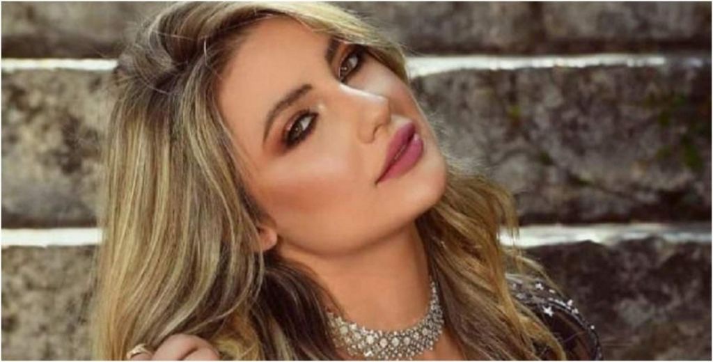 أنجيلا بشارة تواجه هجوم بسبب ظهورها في لقاء