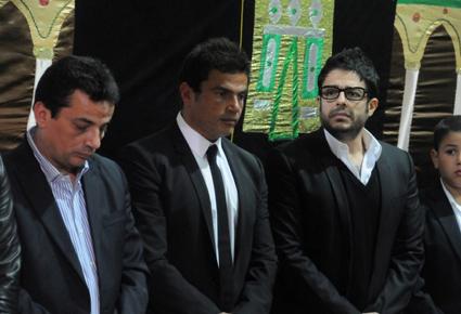 بالصور- نجوم الفن في عزاء والدة الفنان عمرو دياب