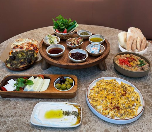 مطعم الحلّاب يدعوكم إلى 