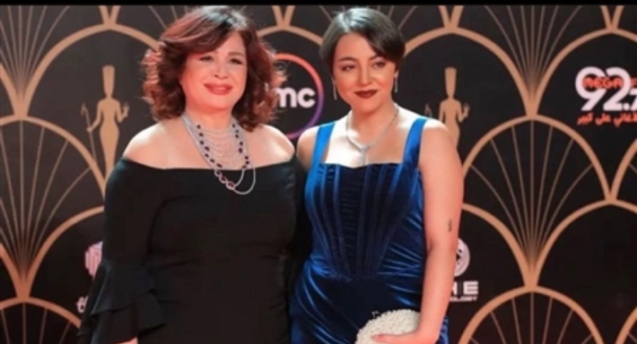 إلهام شاهين عن مشهد قبلة ابنة شقيقتها في فيلم 