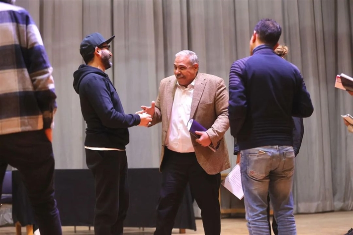 أحمد حلمي يعود بمسرحية