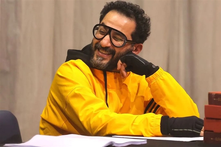 أحمد حلمي يعود بمسرحية