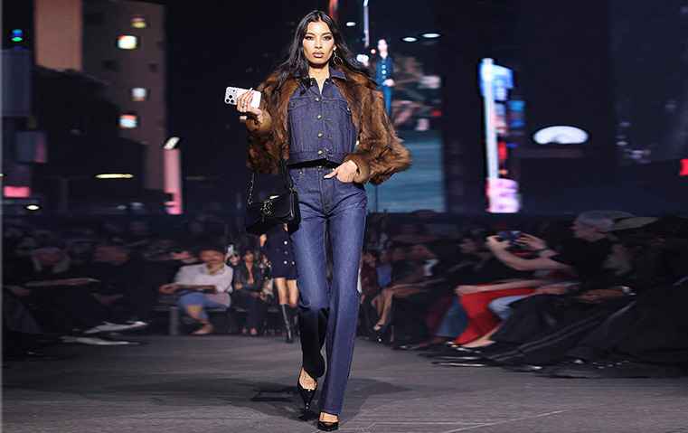 Gucci في تايمز سكوير… عندما تعود الموضة إلى الشارع