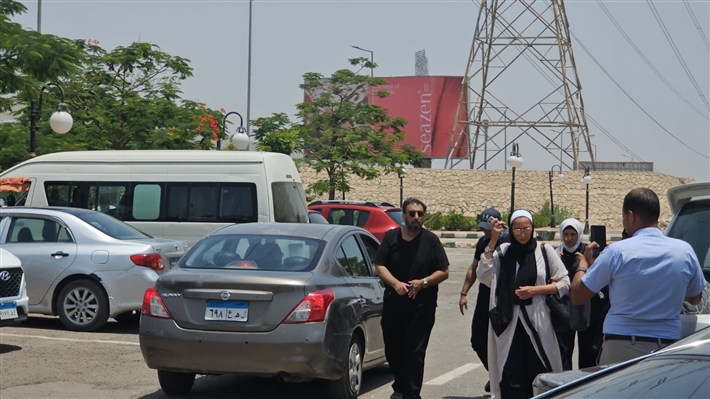 حميد الشاعري ومحمد محي ومنى عبد الغني أول حضور جنازة الراحل علاء عبد الخالق