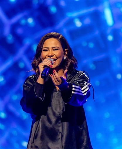 بملابس رياضية.. شيرين عبد الوهاب ترقص في حفل 