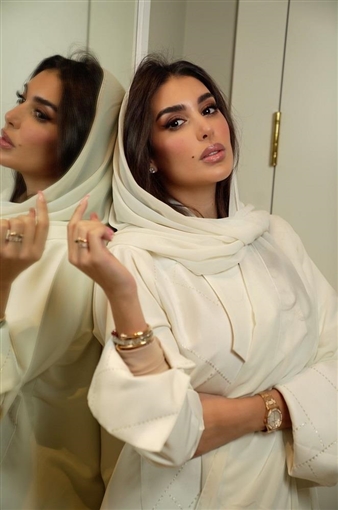 ياسمين صبري بالحجاب والعباءة في أحدث ظهور لها