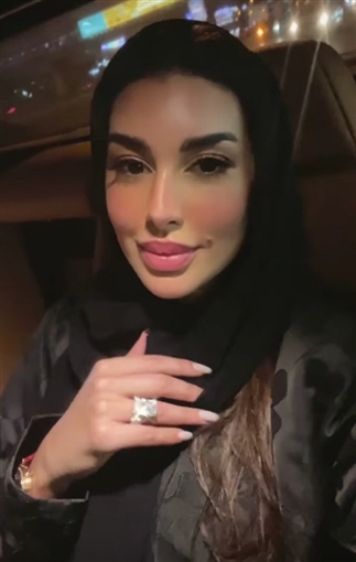 ياسمين صبري بالحجاب والعباءة في أحدث ظهور لها
