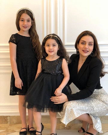 ابنة هيفاء وهبي ترُدّ على متابعة تتمنى الموت لوالدتها