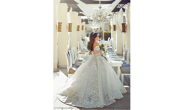 10 صور تظهر جلسة تصوير كارمن سليمان المميزة اثناء حفل زفافها