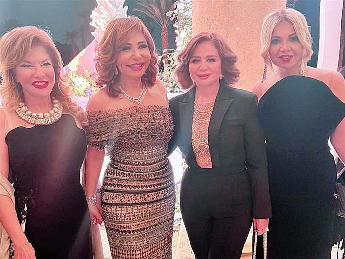 وجهاً لوجه… عمرو أديب أمام لميس الحديدي في حفل خطوبة نجلهما