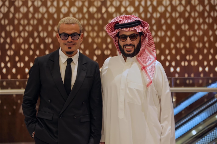 عمرو دياب: أنا مش موجود كمان 10 سنين