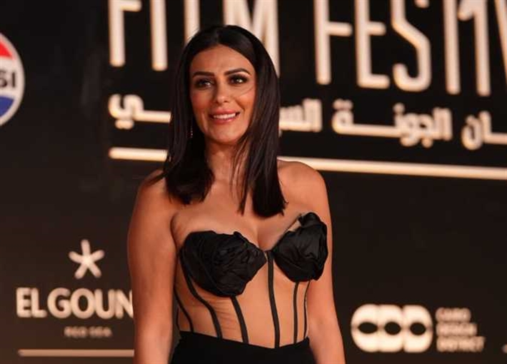 إنجي المقدم عن إطلالتها الجريئة في الجونة: الفستان غير موفق