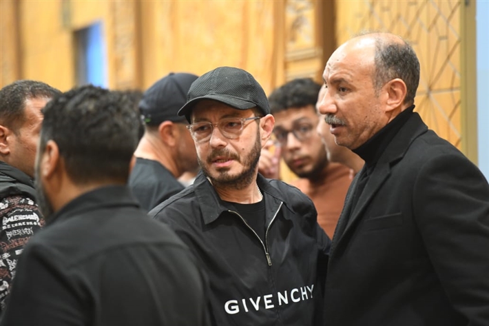 صور... الحزن يسيطر على النجوم في مراسم عزاء سليمان عيد
