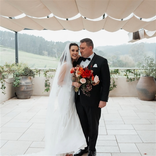 مغنية افتتاح المتحف المصري الكبير ترد على شائعات دعمها للمثليين