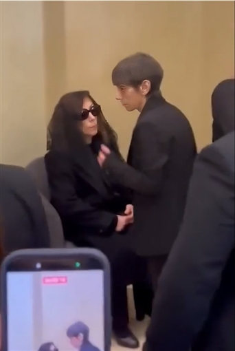 مشاهد من وداع السيدة فيروز لنجلها الراحل 