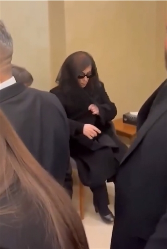 مشاهد من وداع السيدة فيروز لنجلها الراحل 