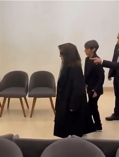 مشاهد من وداع السيدة فيروز لنجلها الراحل 