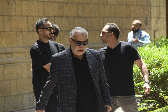بالصور.. أبرز النجوم في جنازة والد منة شلبي