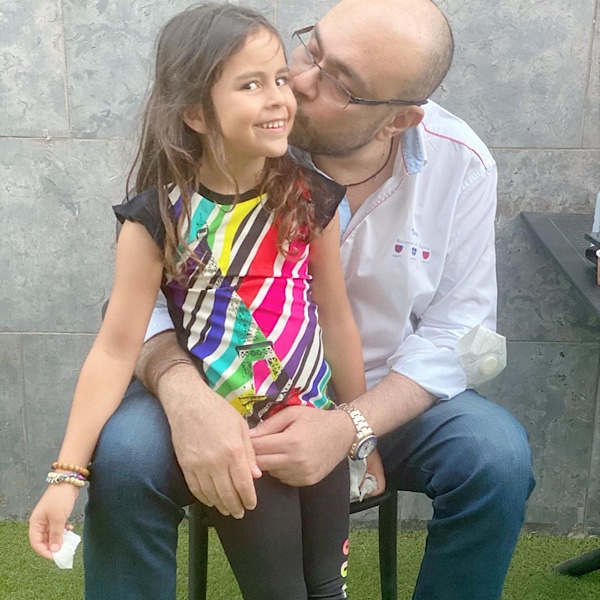 كارول سماحة تحتفل بيوم الأب بصورة لزوجها وابنتها