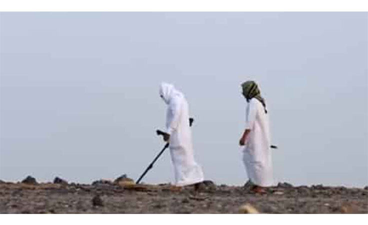 بالفيديو مواطنون ينقبون عن الذهب في صحراء الخرمة بالسعودية.. ولجنة المعادن الثمينة ترد !