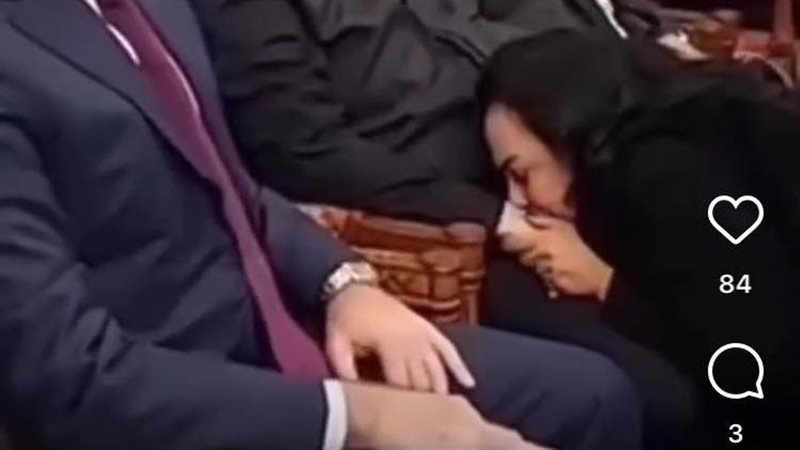 شاليمار زوجة جورج وسوف تواسيه وتُقبّل يده في عزاء نجلهما وديع