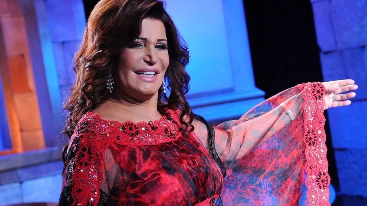 الاستعانة بالله والأدعية... طقوس الراقصات قبل الصعود على المسرح