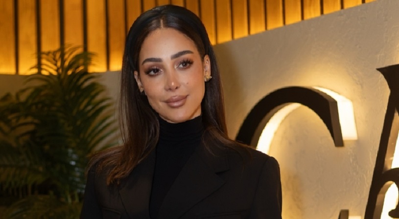 عرّافة تزعم أن بسمة بوسيل السبب في مرض تامر حسني… ما رد فعلها؟