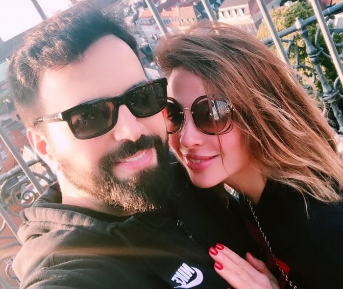 تيم حسن يرد بشكل واضح وحاسم على خبر طلاقه من وفاء الكيلاني