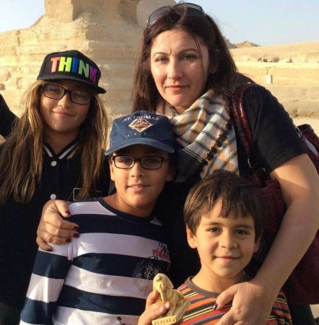 جيهان فاضل حديث الجمهور بسبب عملها في متجر بكندا