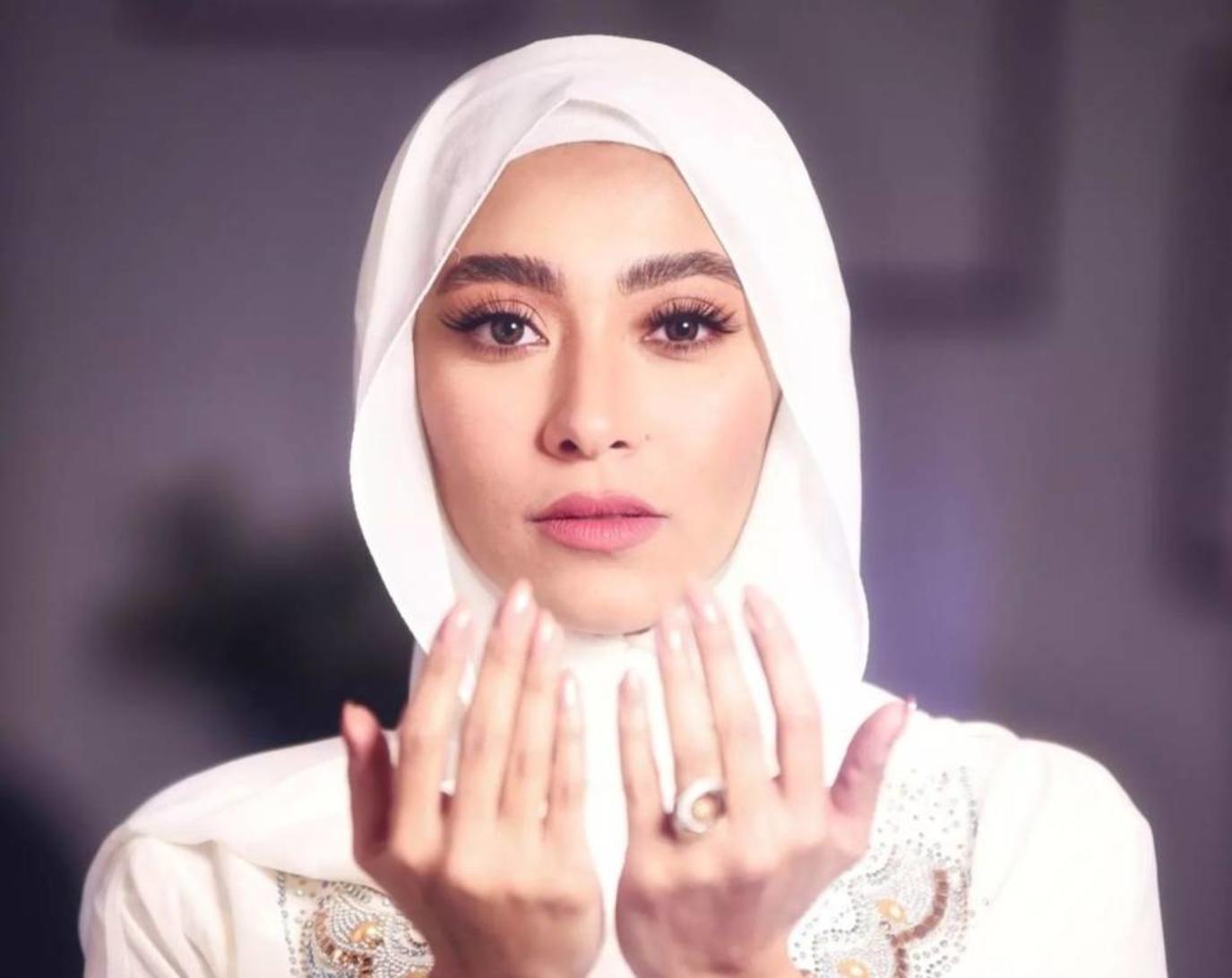 زيزي عادل تعلن اعتزالها الغناء: حابة أموت وربنا راضي عني وأتمنى أرتدي الحجاب